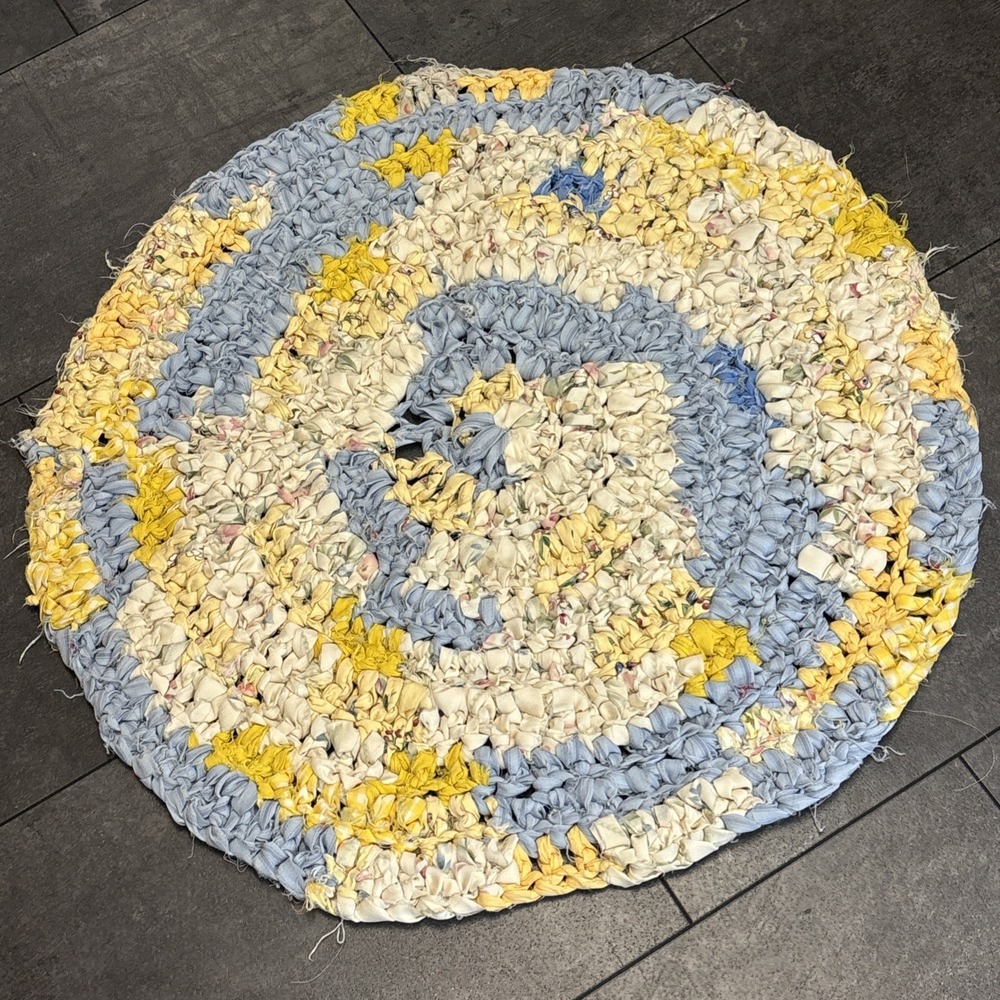 VTG Y2K Folk Art Americana Braided Rag Cotton Rug Handmade 27" Round Yellow Blue